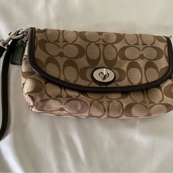 EUC Coach Park Classic Signature C Wristlet/Handbag - Picture 1 of 10